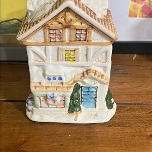 Christmas village House Figurine (it opens)